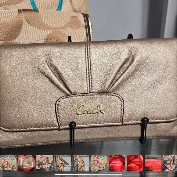 Coach Poppy comes with a wallet limited edition